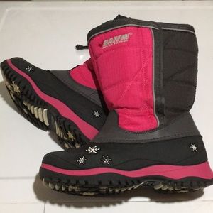 For those snowy days!  Girl’s Snow boots